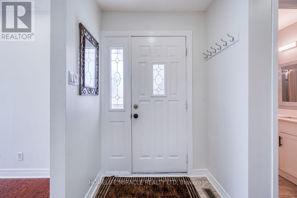 40 Reigate Avenue, Brampton, Ontario  L6V 2E3 - Photo 3 - W13075390