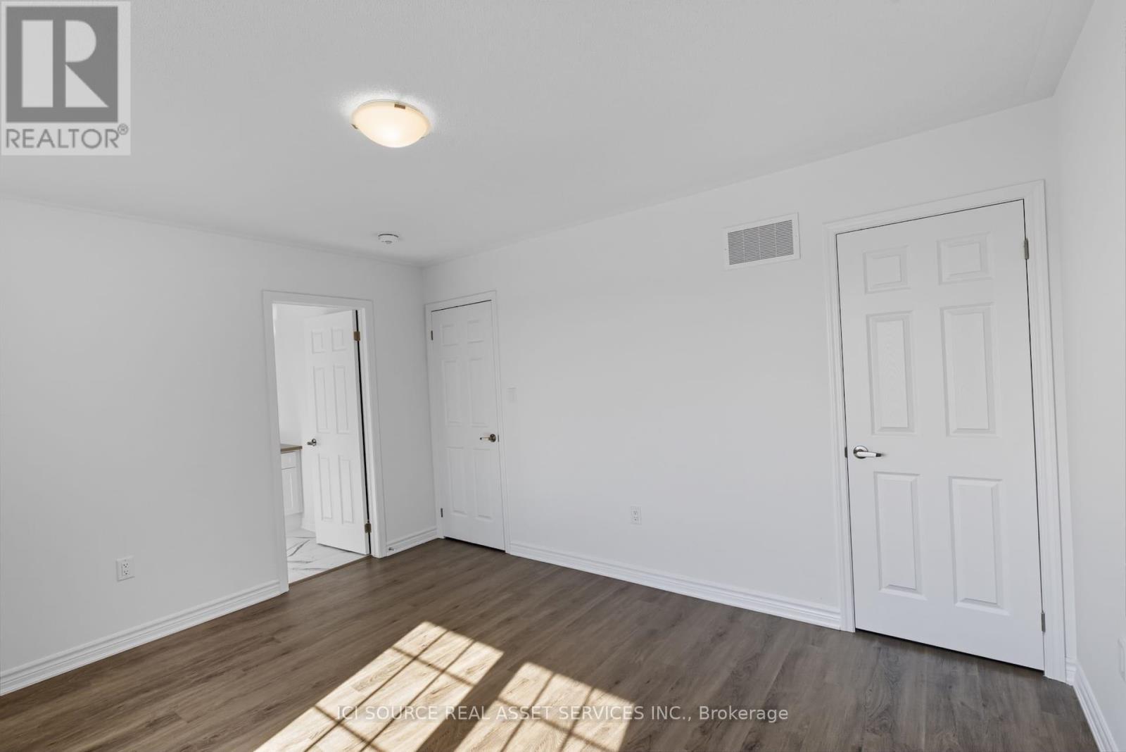 16 Pearen Lane, Barrie, Ontario  L9J 0Z6 - Photo 15 - S12949262
