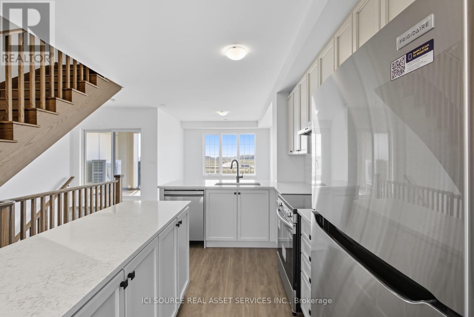 16 Pearen Lane, Barrie, Ontario  L9J 0Z6 - Photo 7 - S12949262