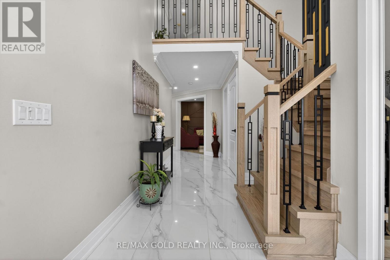 151 Brisdale Drive, Brampton, Ontario  L7A 2Y8 - Photo 4 - W13055006
