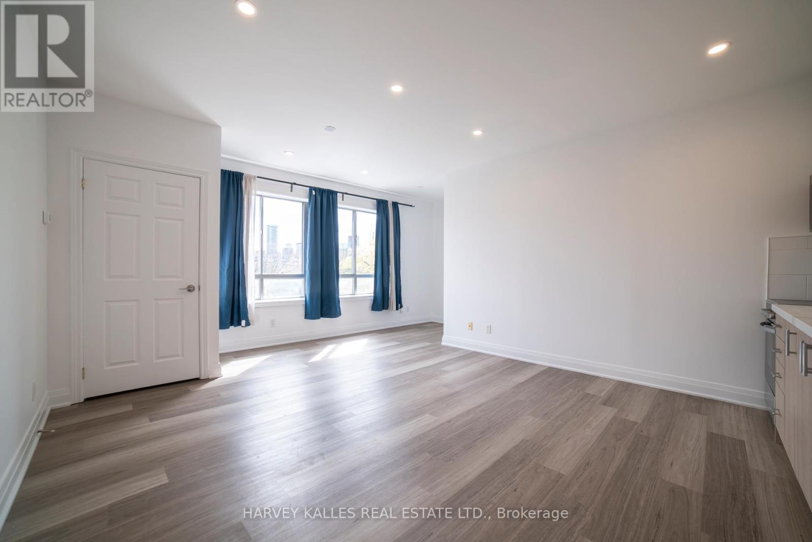 1 - 1980 Eglinton Avenue W, Toronto, Ontario  M6E 2J9 - Photo 2 - W13068654