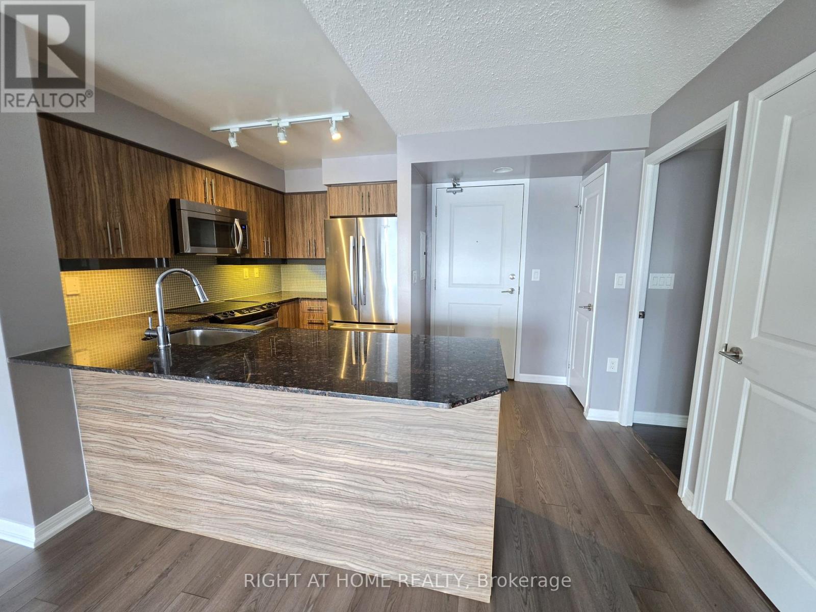 1711 - 125 Western Battery Road, Toronto, Ontario  M6K 3R8 - Photo 5 - C13075404