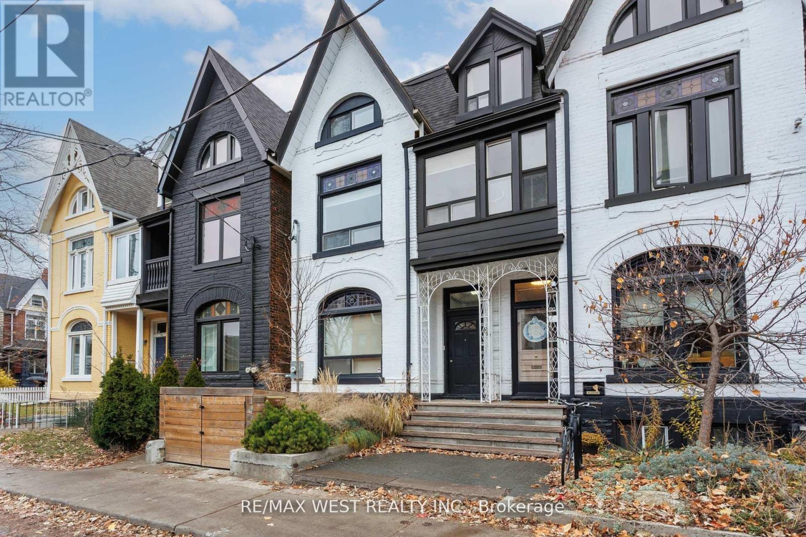 LOWER LEVEL - 84 MACKENZIE CRESCENT, Toronto, Ontario