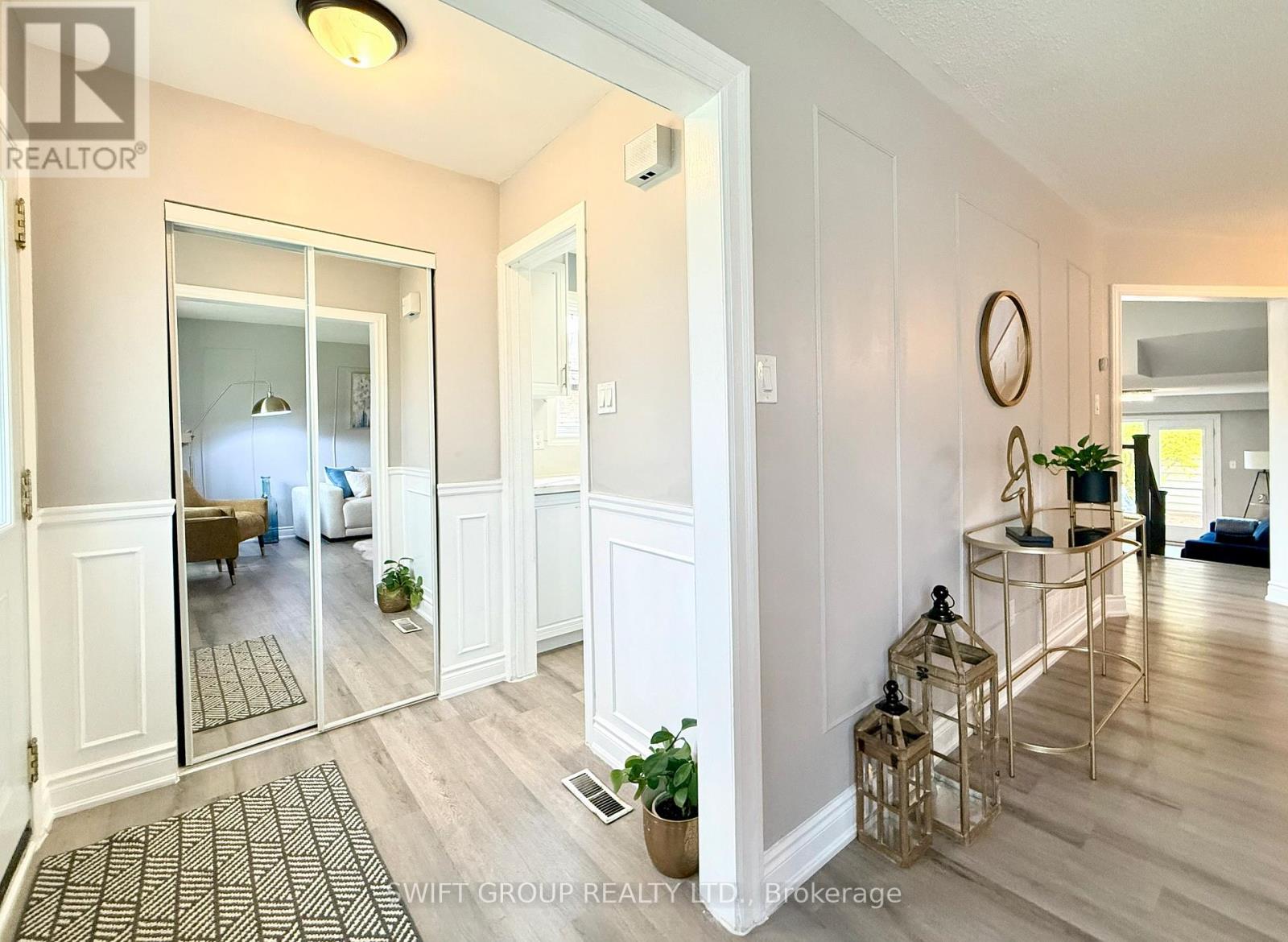 2218 Buttonbush Crescent, Mississauga, Ontario  L5L 1C5 - Photo 2 - W13075400