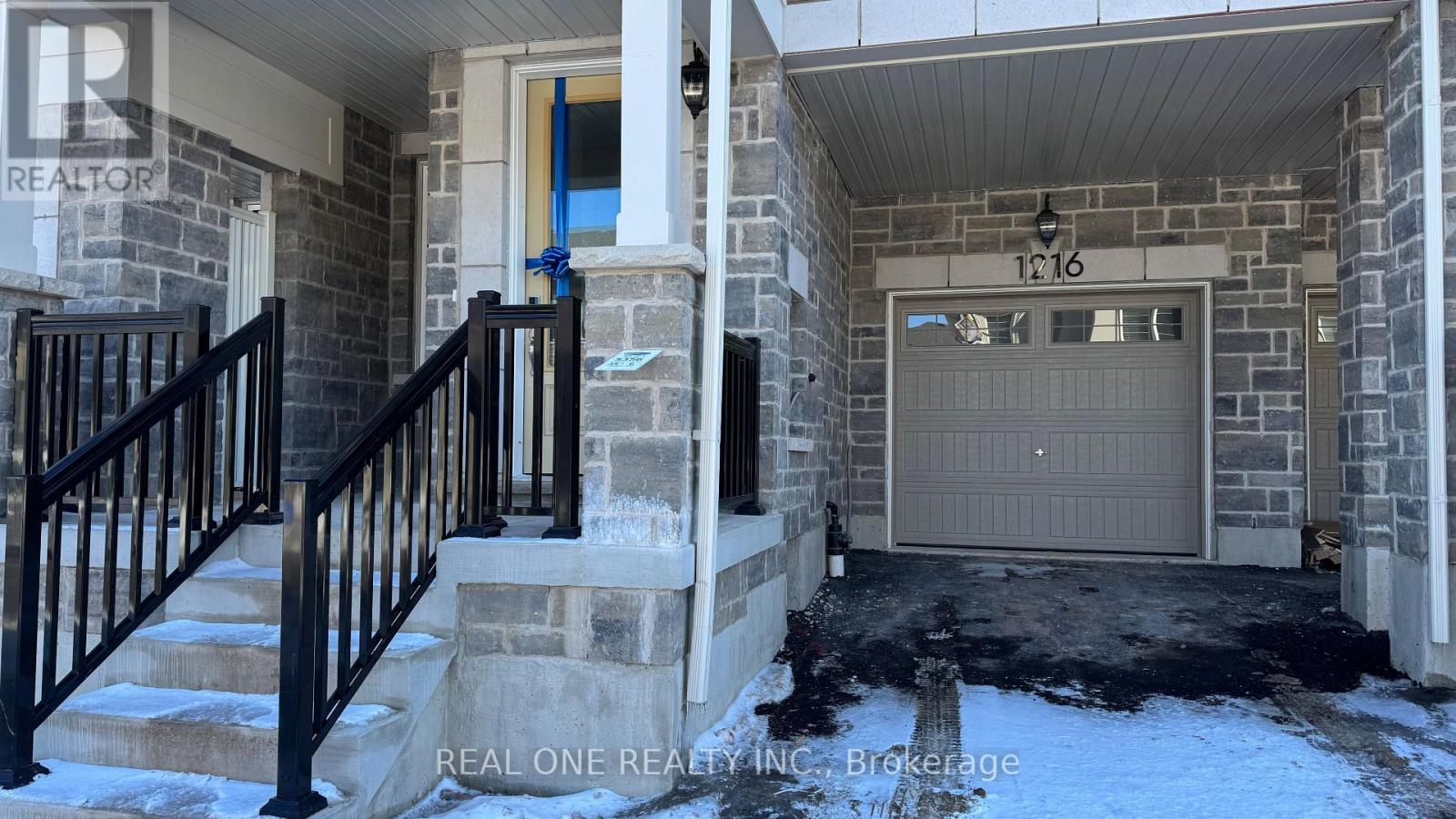 1216 Granary Street, Oakville, Ontario  L6H 7Y3 - Photo 2 - W13075408