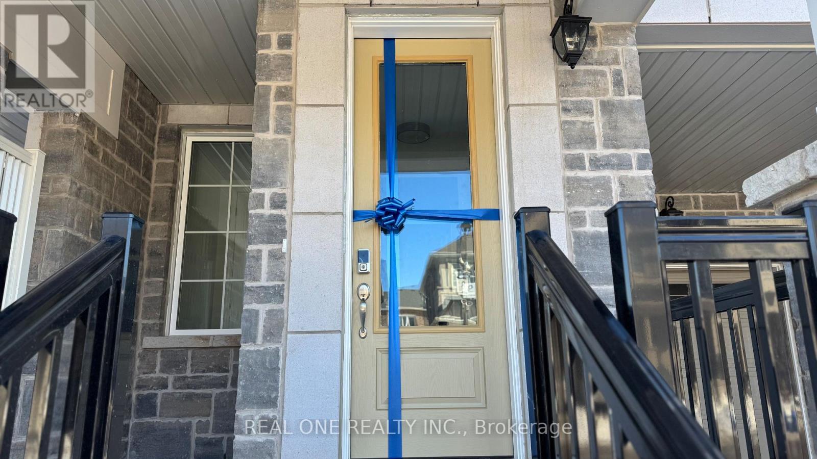 1216 Granary Street, Oakville, Ontario  L6H 7Y3 - Photo 3 - W13075408