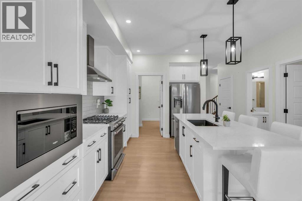 35 Versant View SW, Calgary, Alberta  T2Y 0W9 - Photo 4 - A2284214