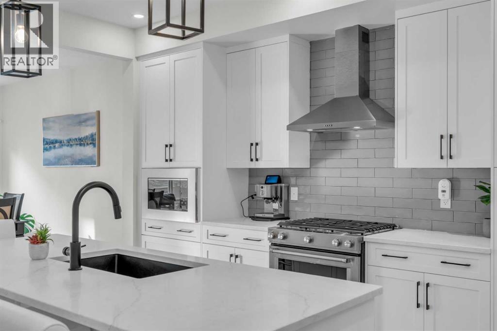 35 Versant View SW, Calgary, Alberta  T2Y 0W9 - Photo 7 - A2284214