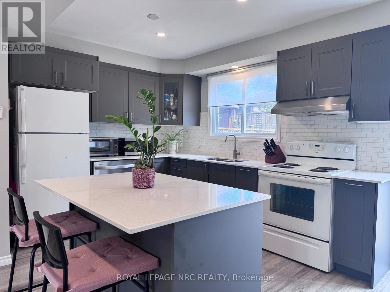 10 Lafayette Drive, St. Catharines, Ontario  L2N 6C2 - Photo 6 - X13075454