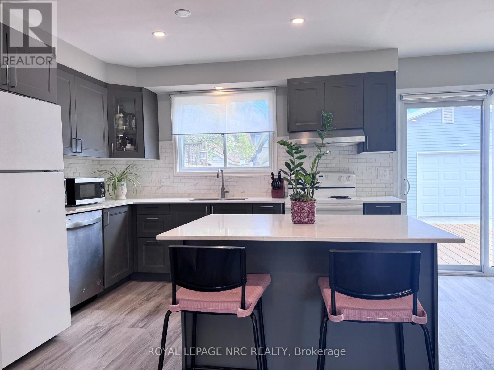 10 Lafayette Drive, St. Catharines, Ontario  L2N 6C2 - Photo 7 - X13075454