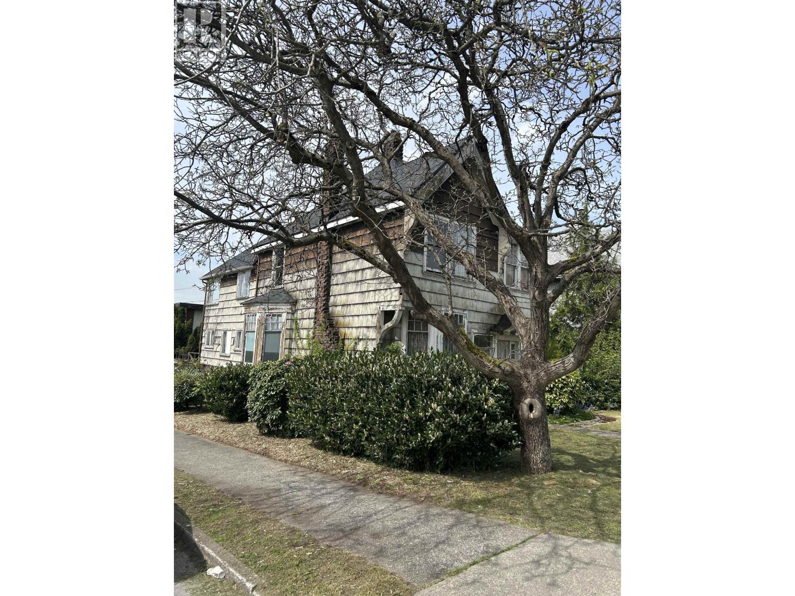 422 EIGHTH STREET, New Westminster, British Columbia