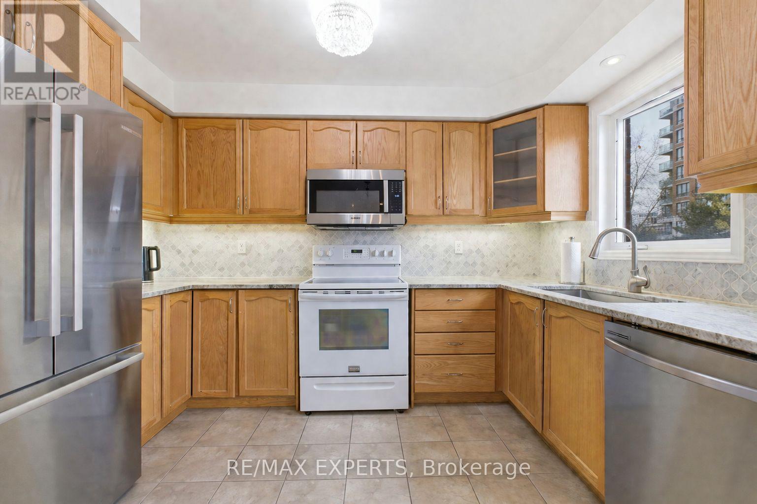 117 Revelstoke Crescent, Richmond Hill, Ontario  L4B 4T5 - Photo 13 - N13074506