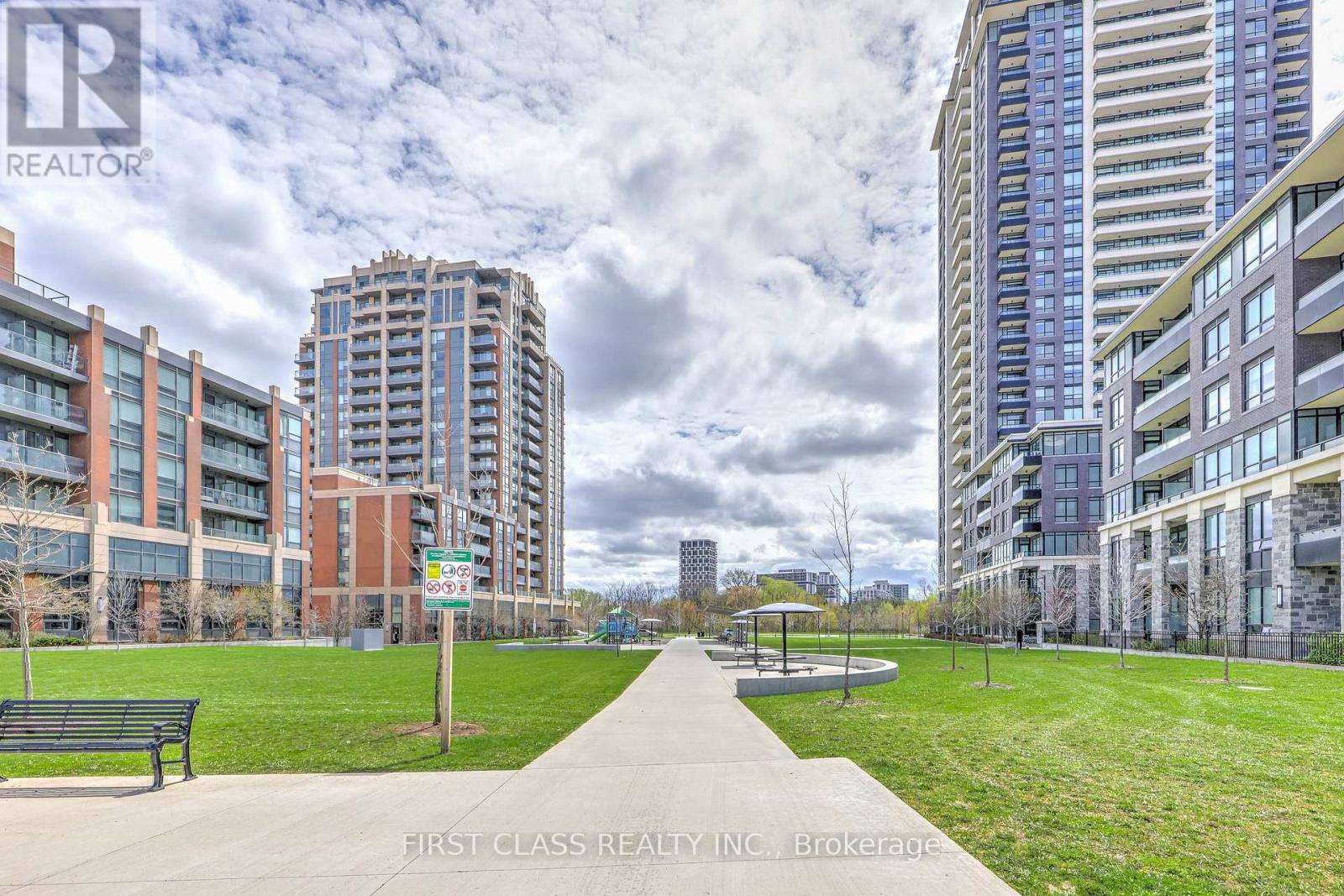 610 - 28 Uptown Drive, Markham, Ontario  L3R 5M8 - Photo 3 - N13075462