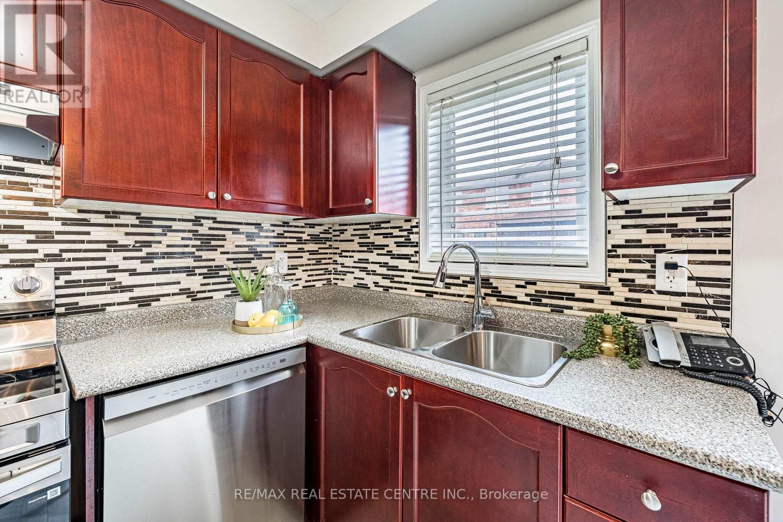 22 Tanasi Road, Brampton, Ontario  L6X 0K4 - Photo 10 - W13075450