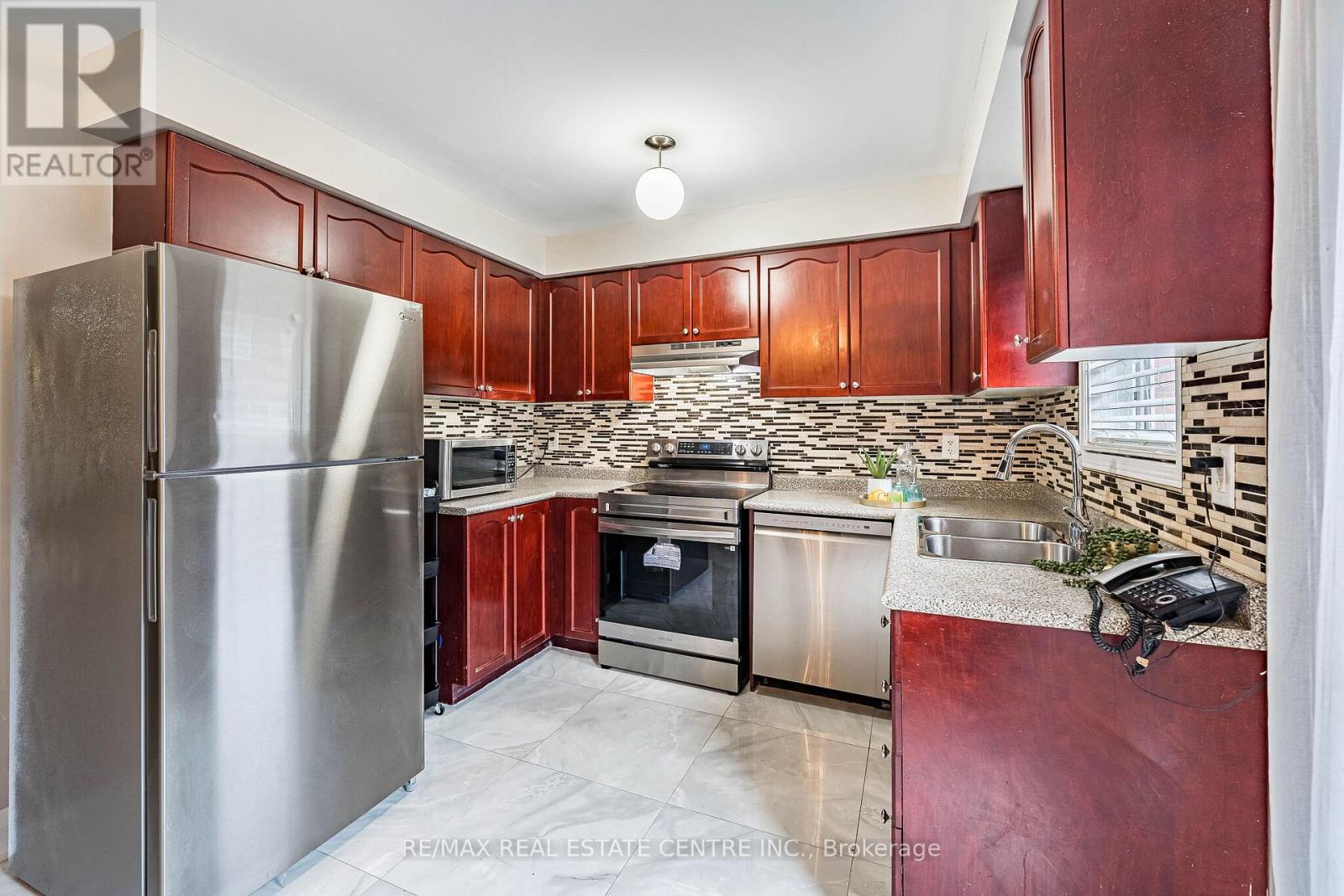 22 Tanasi Road, Brampton, Ontario  L6X 0K4 - Photo 9 - W13075450