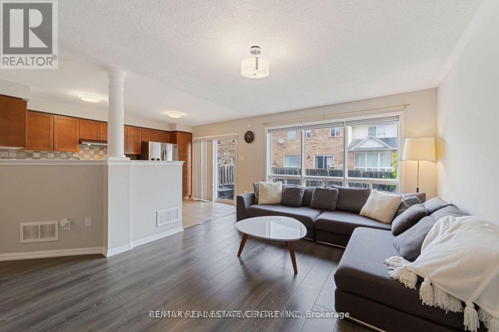 809 Stark Circle, Milton, Ontario  L9T 6Y7 - Photo 2 - W13075492