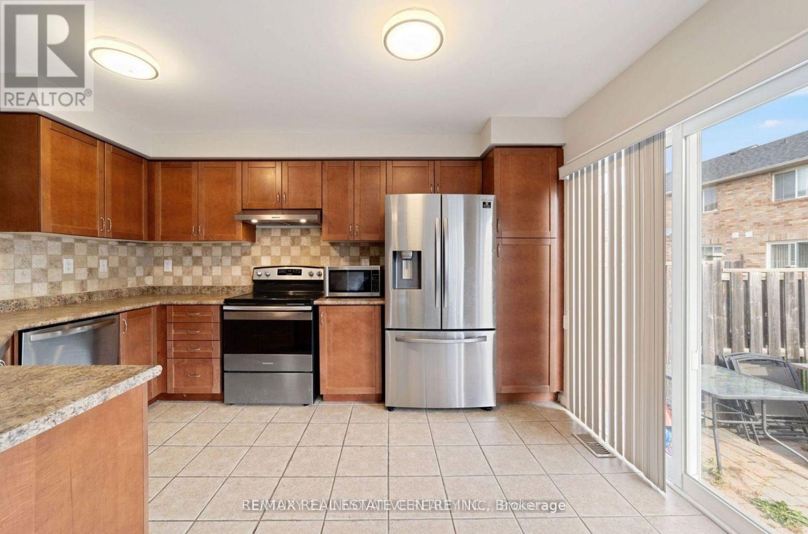 809 Stark Circle, Milton, Ontario  L9T 6Y7 - Photo 4 - W13075492