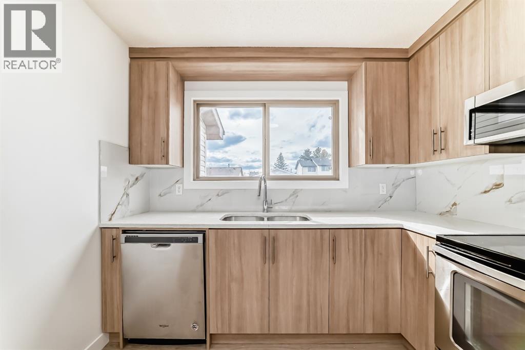 4327 38 Street Ne, Calgary, Alberta  T1Y 5E6 - Photo 3 - A2304883