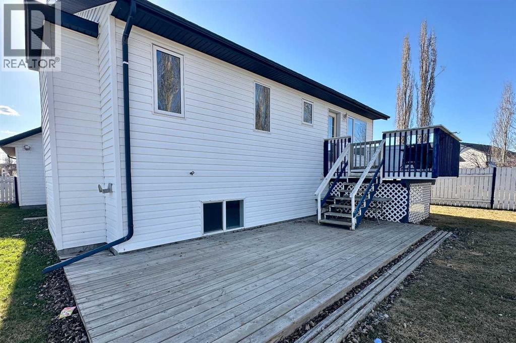 15 Wellwood Drive, Whitecourt, Alberta  T7S 1T8 - Photo 5 - A2291653