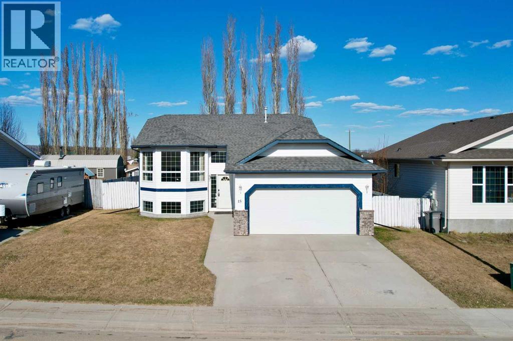 15 Wellwood Drive, Whitecourt, Alberta  T7S 1T8 - Photo 2 - A2291653