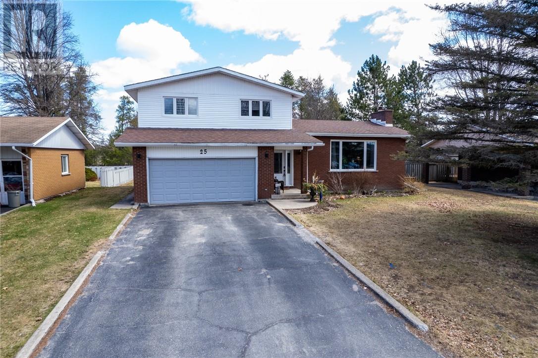 25 Goodman Avenue, Espanola, Ontario  P5E 1A5 - Photo 2 - 2127128