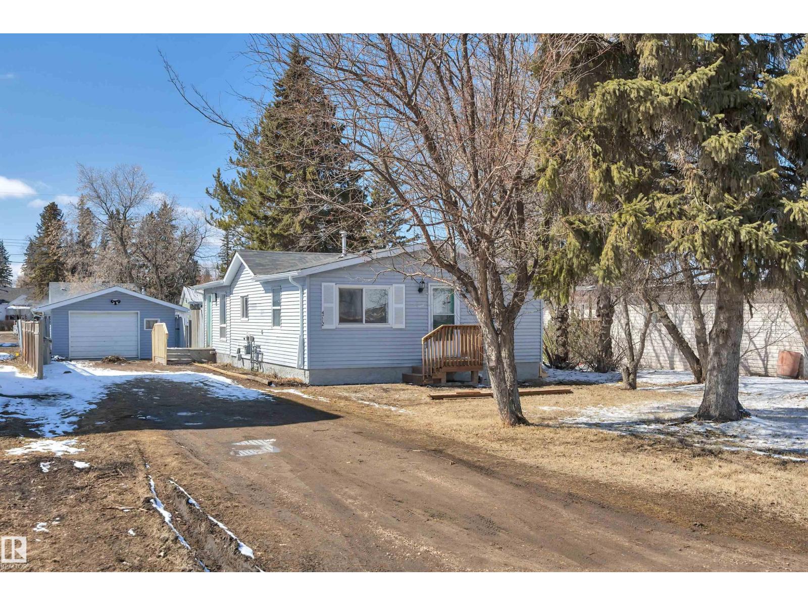4712 49 ST, calmar, Alberta
