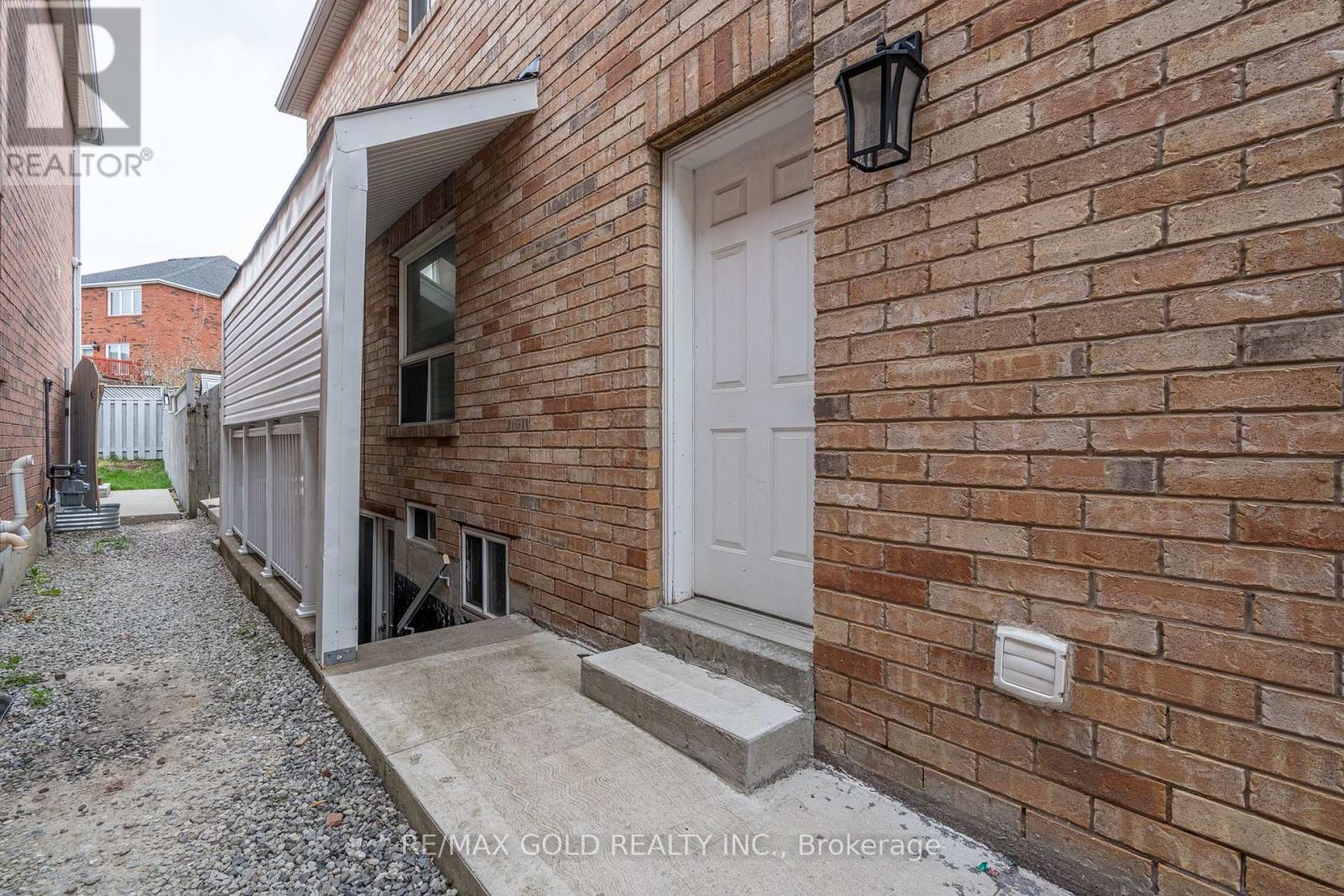 104 Sunny Meadow Boulevard, Brampton, Ontario  L6R 2C5 - Photo 43 - W13070954