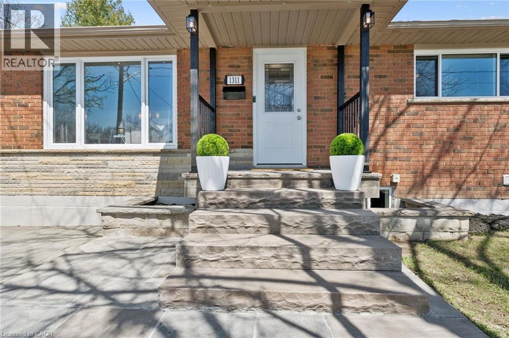 1311 Royal Drive, Burlington, Ontario  L7P 2G2 - Photo 3 - 40825022