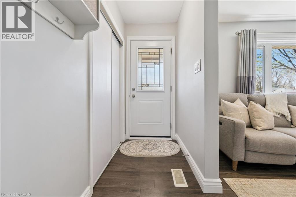 1311 Royal Drive, Burlington, Ontario  L7P 2G2 - Photo 4 - 40825022