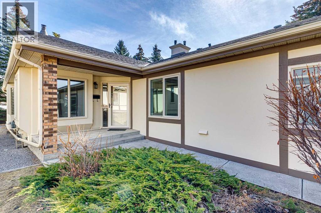 22 Confederation Villas NW, Calgary, Alberta  T2L 2K9 - Photo 2 - A2295652