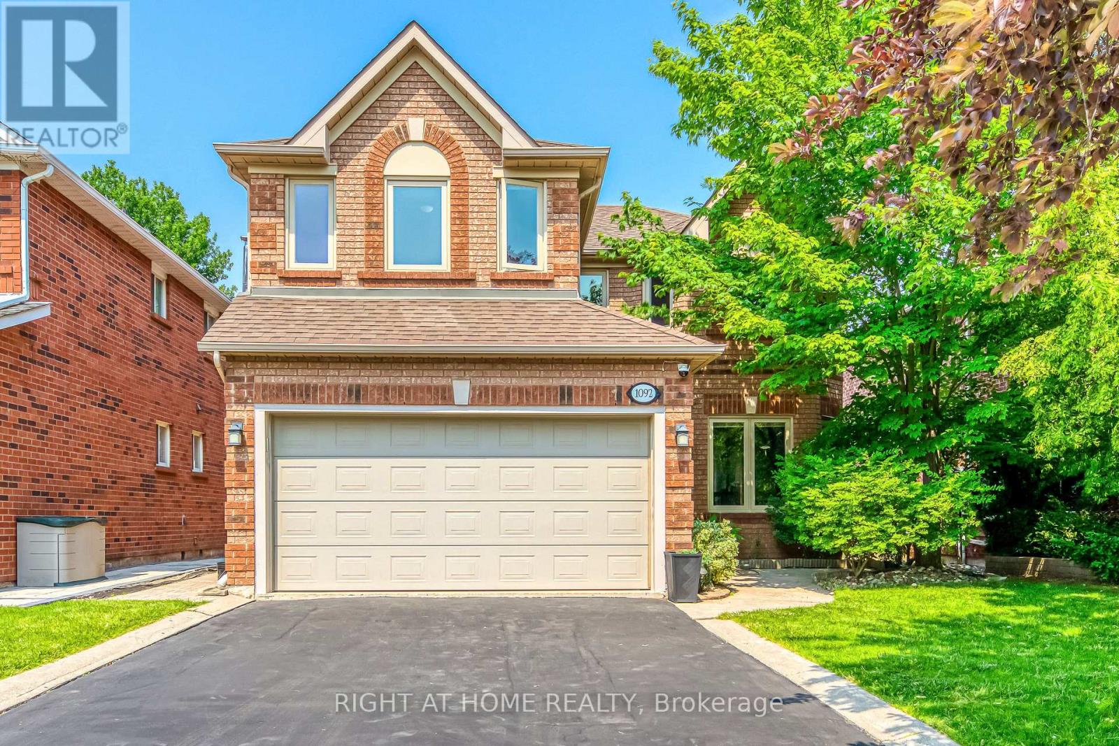 1092 OLD OAK DRIVE, Oakville, Ontario