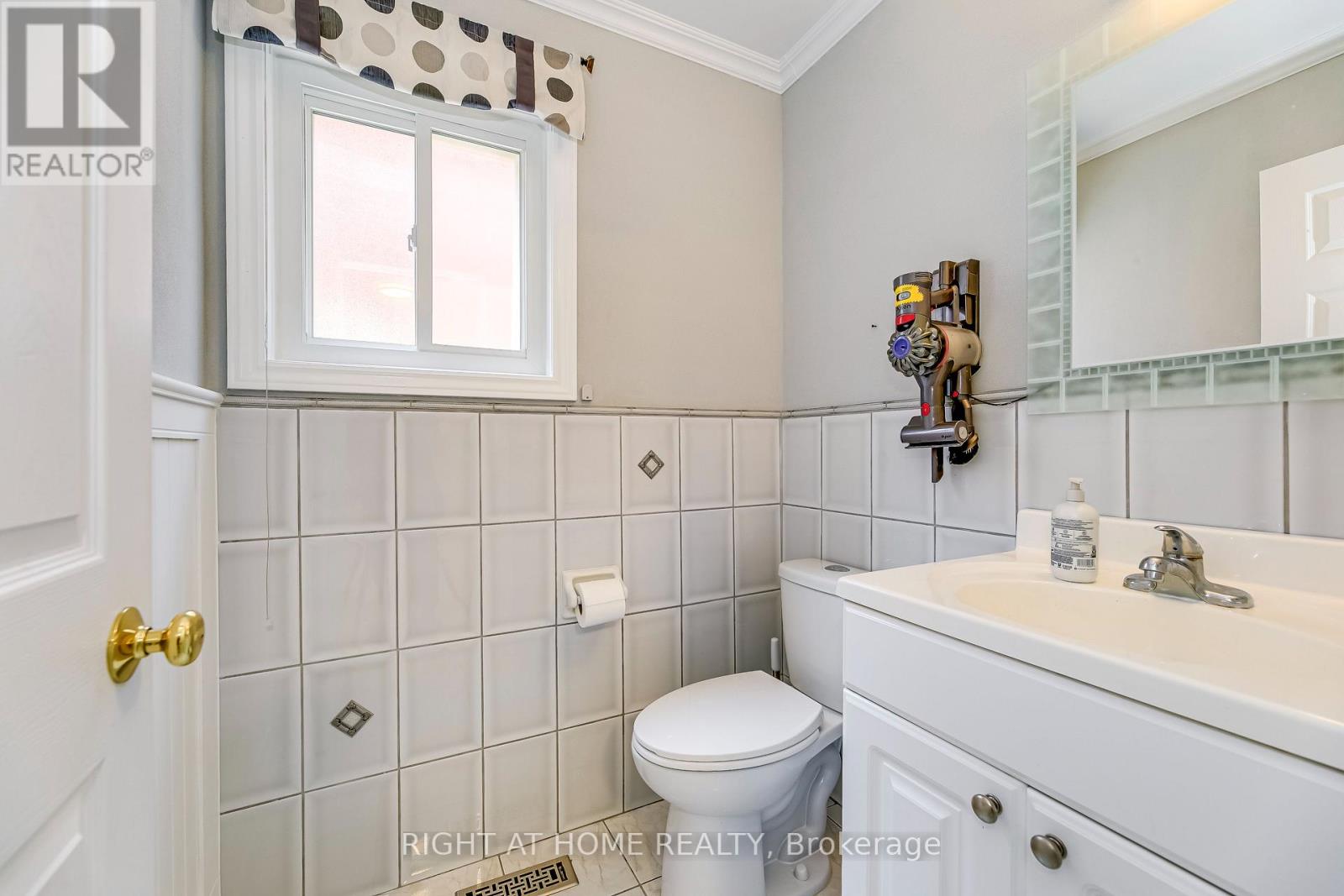 1092 Old Oak Drive, Oakville, Ontario  L6M 3K4 - Photo 15 - W13075584