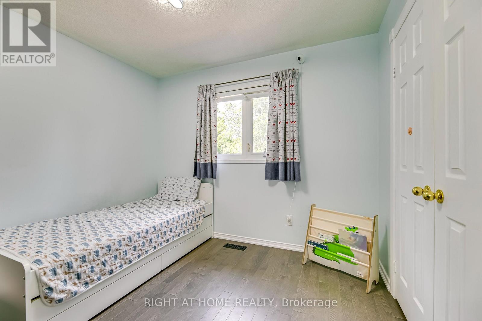 1092 Old Oak Drive, Oakville, Ontario  L6M 3K4 - Photo 23 - W13075584