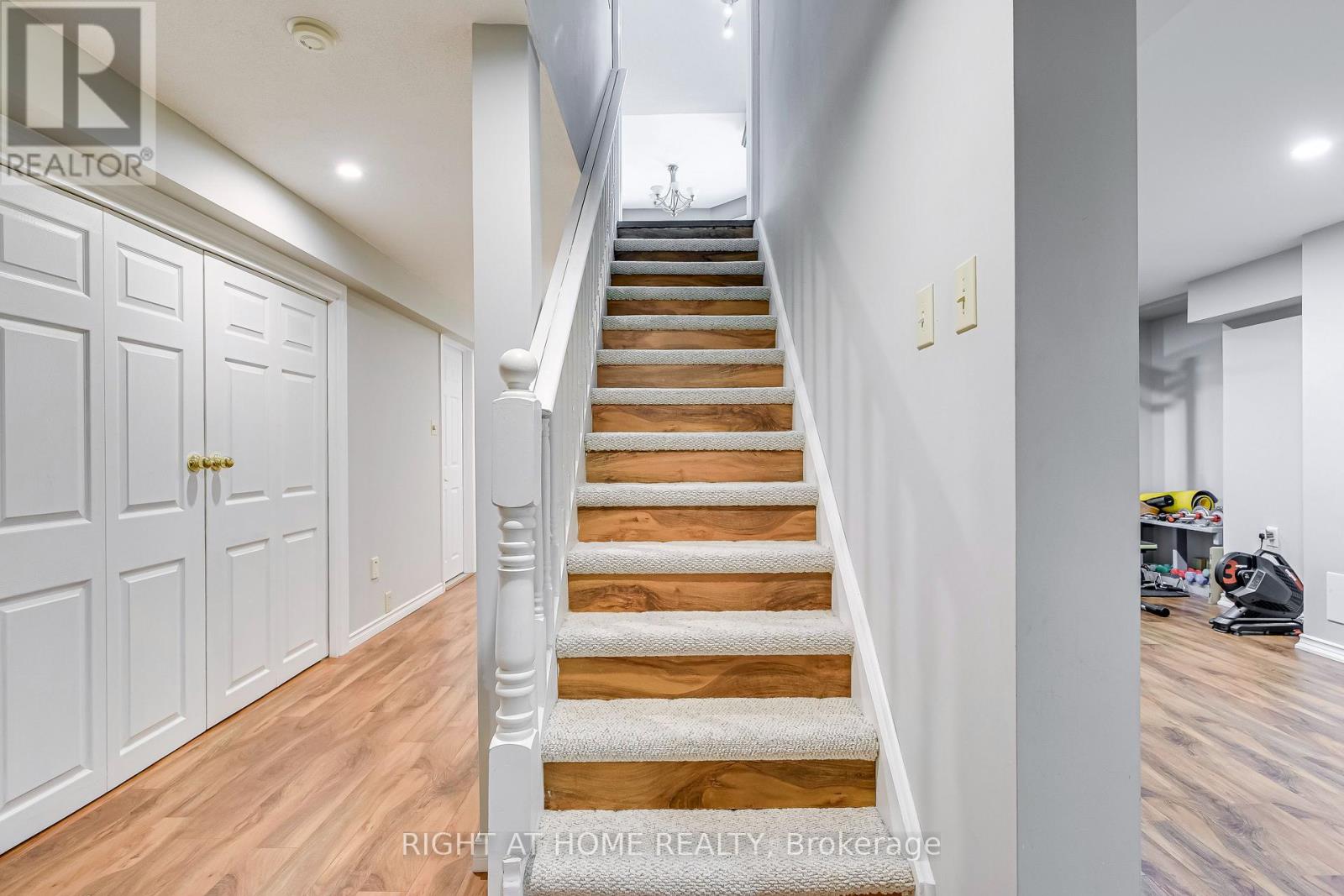 1092 Old Oak Drive, Oakville, Ontario  L6M 3K4 - Photo 27 - W13075584