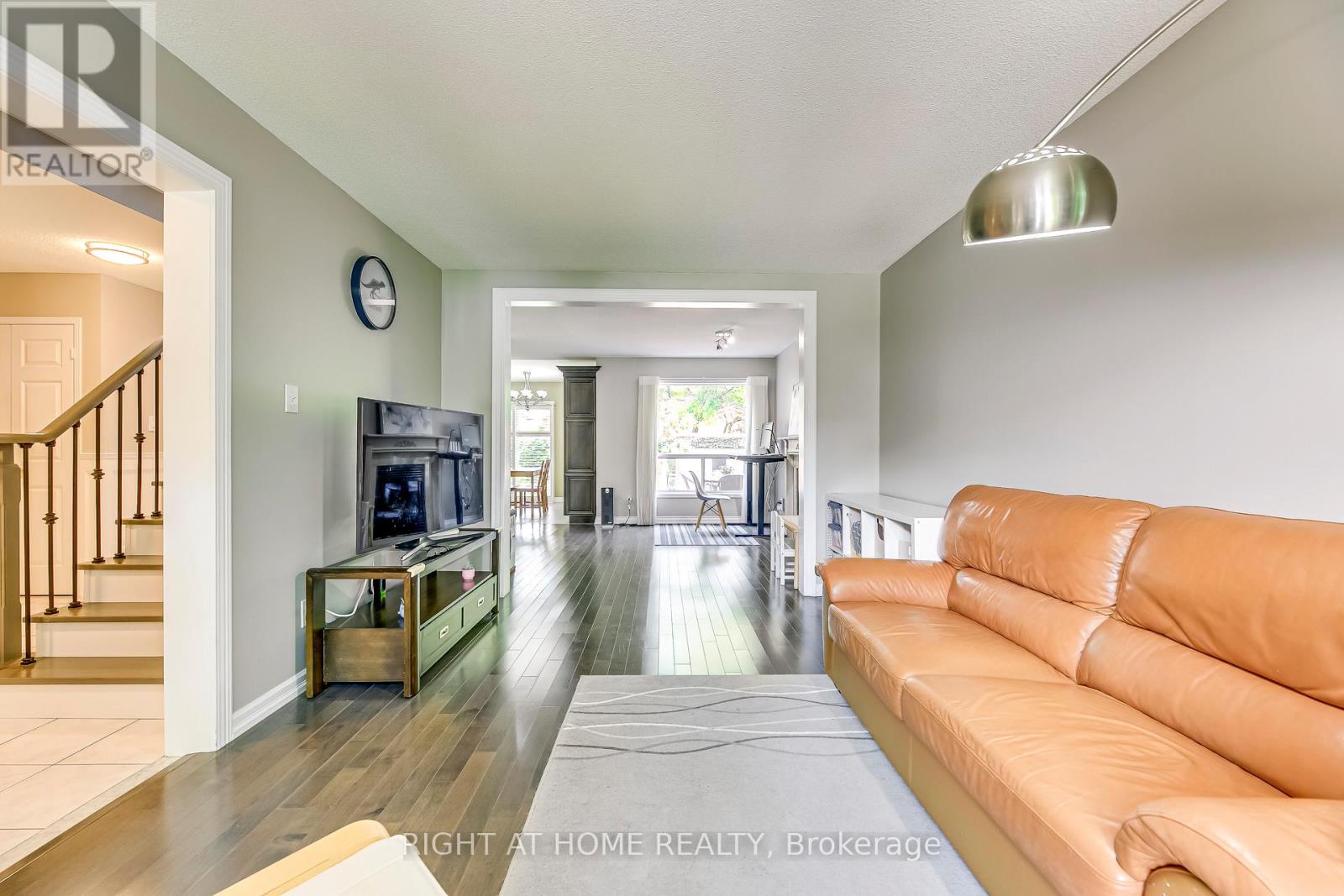 1092 Old Oak Drive, Oakville, Ontario  L6M 3K4 - Photo 4 - W13075584