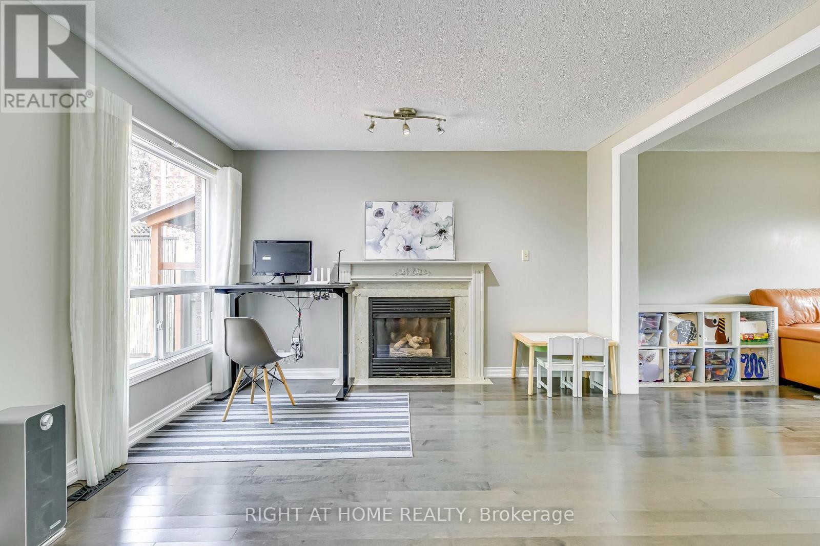 1092 Old Oak Drive, Oakville, Ontario  L6M 3K4 - Photo 7 - W13075584