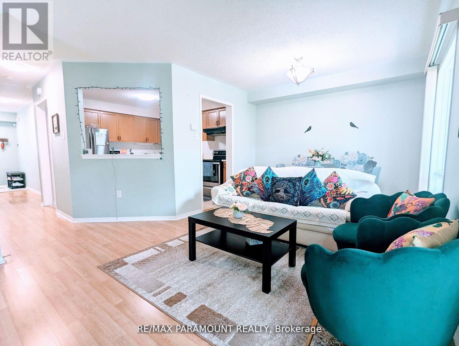 37 Wickstead Court, Brampton, Ontario  L6R 1N8 - Photo 4 - W13075594