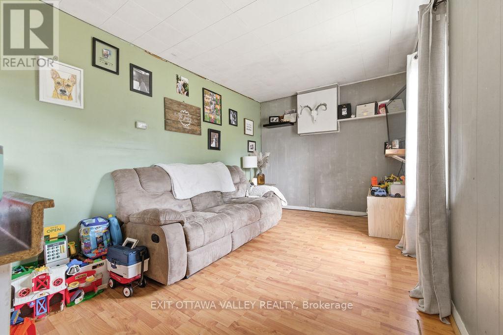 528 Almira Street, Pembroke, Ontario  K8A 3Z9 - Photo 12 - X13075638