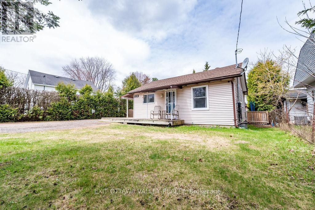 528 Almira Street, Pembroke, Ontario  K8A 3Z9 - Photo 2 - X13075638