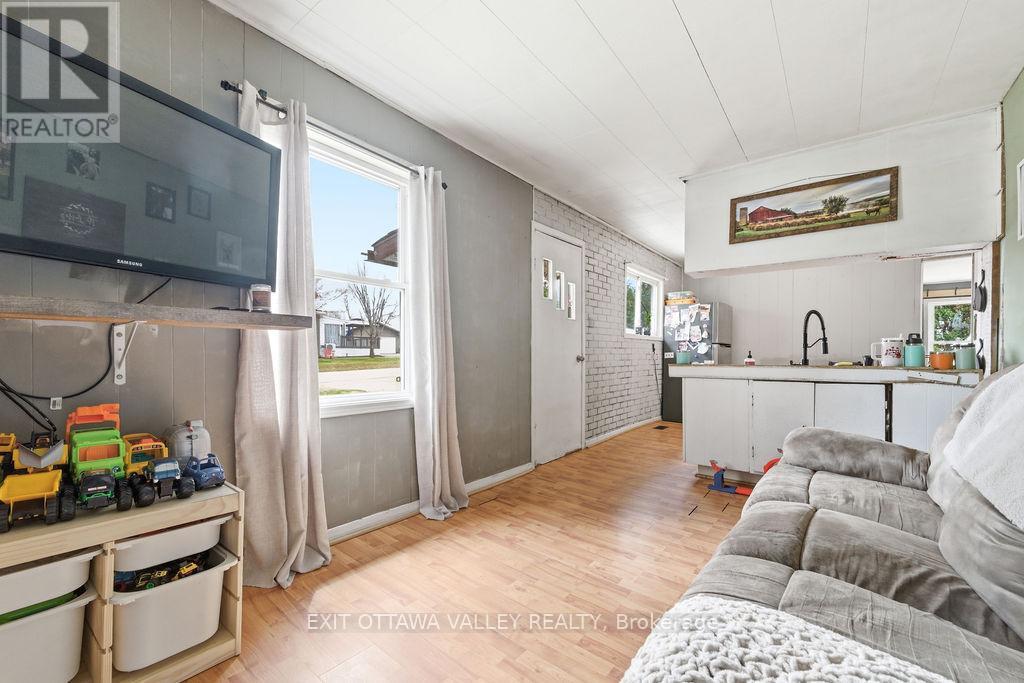 528 Almira Street, Pembroke, Ontario  K8A 3Z9 - Photo 6 - X13075638