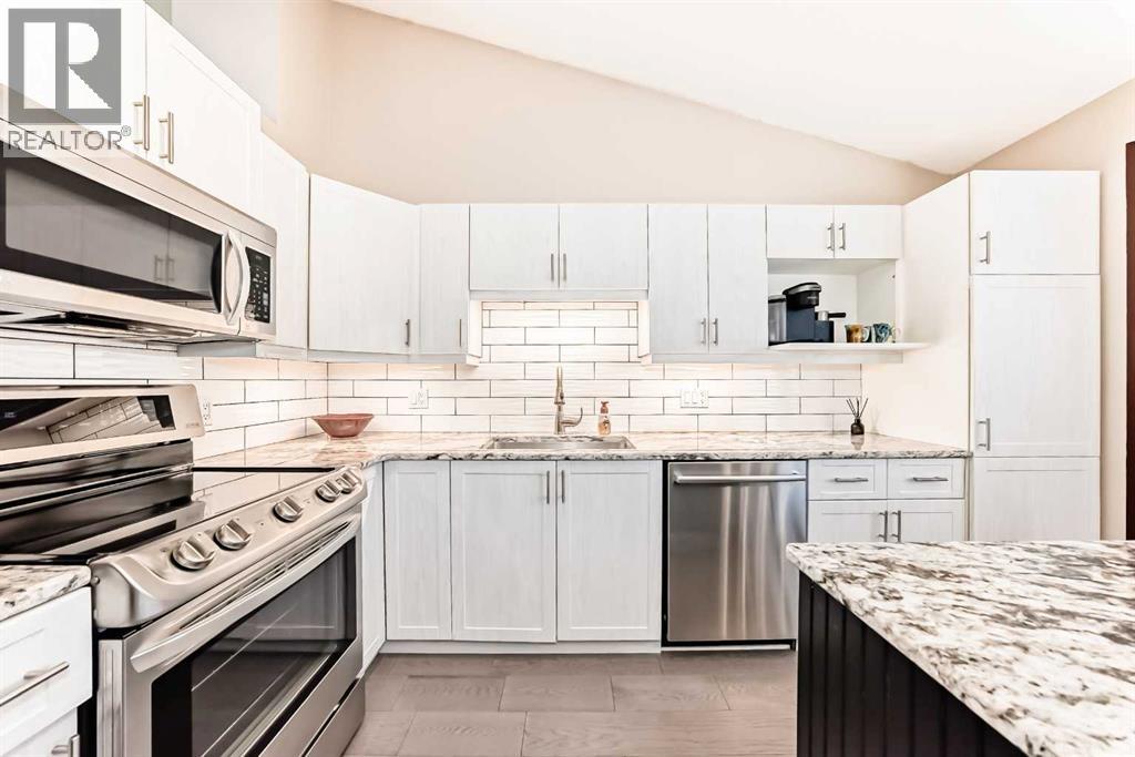 19 Sunlake Gardens Se, Calgary, Alberta  T2X 3G4 - Photo 13 - A2300691