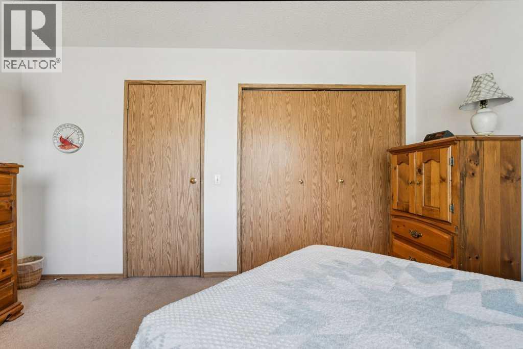 52 Martinglen Mews Ne, Calgary, Alberta  T3J 3N3 - Photo 14 - A2306491