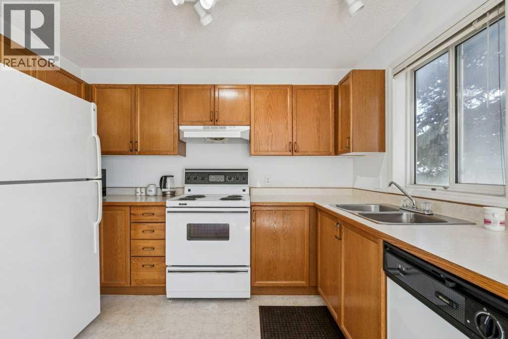 52 Martinglen Mews Ne, Calgary, Alberta  T3J 3N3 - Photo 10 - A2306491
