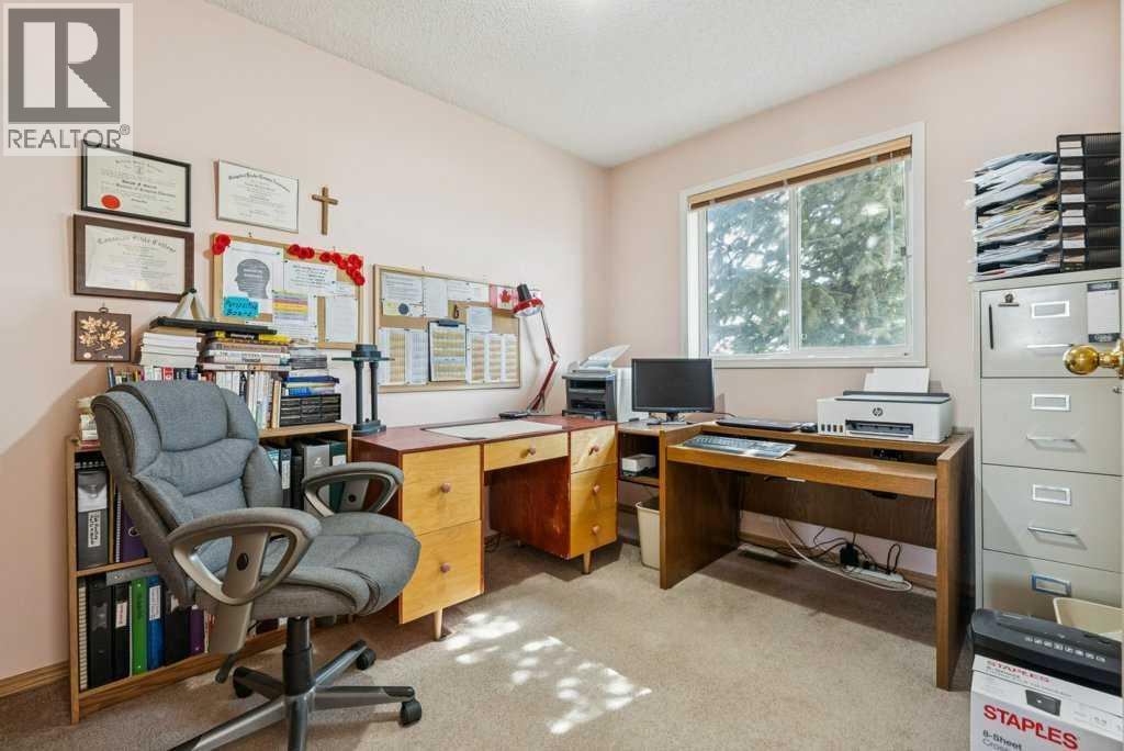 52 Martinglen Mews Ne, Calgary, Alberta  T3J 3N3 - Photo 19 - A2306491