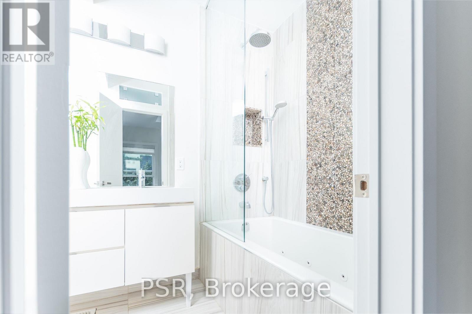 10 Bishop Street, Toronto, Ontario  M5R 1N2 - Photo 15 - C13075660