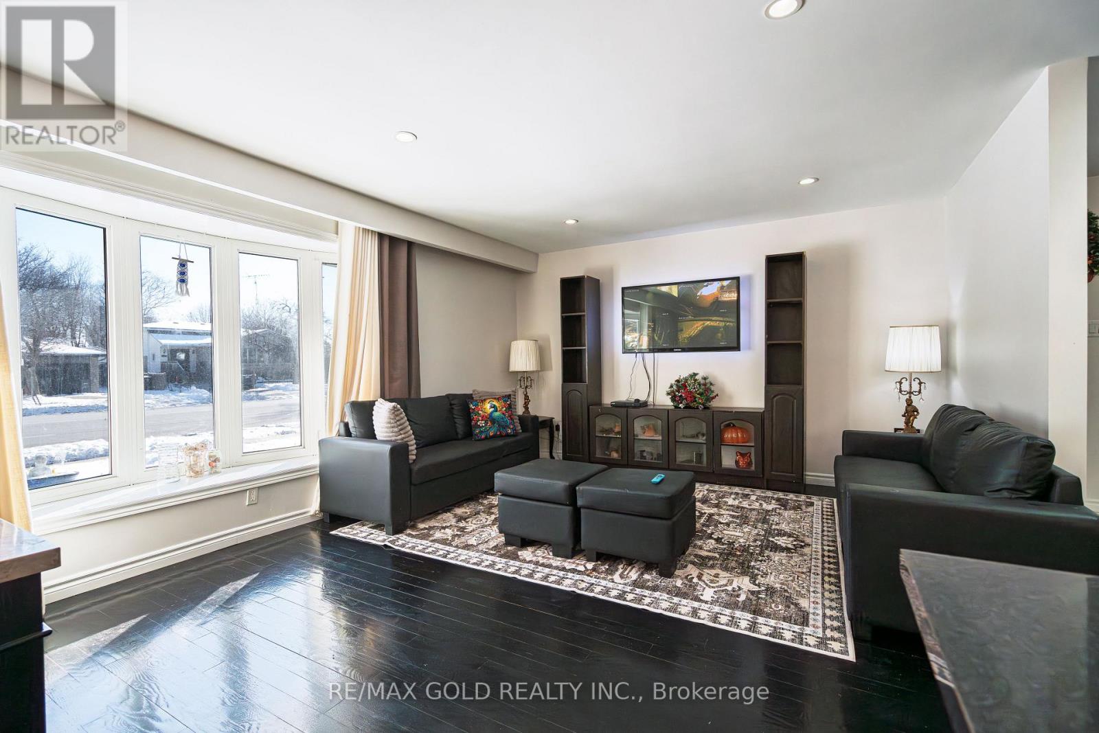 46 Elgin Drive, Brampton, Ontario  L6Y 1A8 - Photo 2 - W13075636