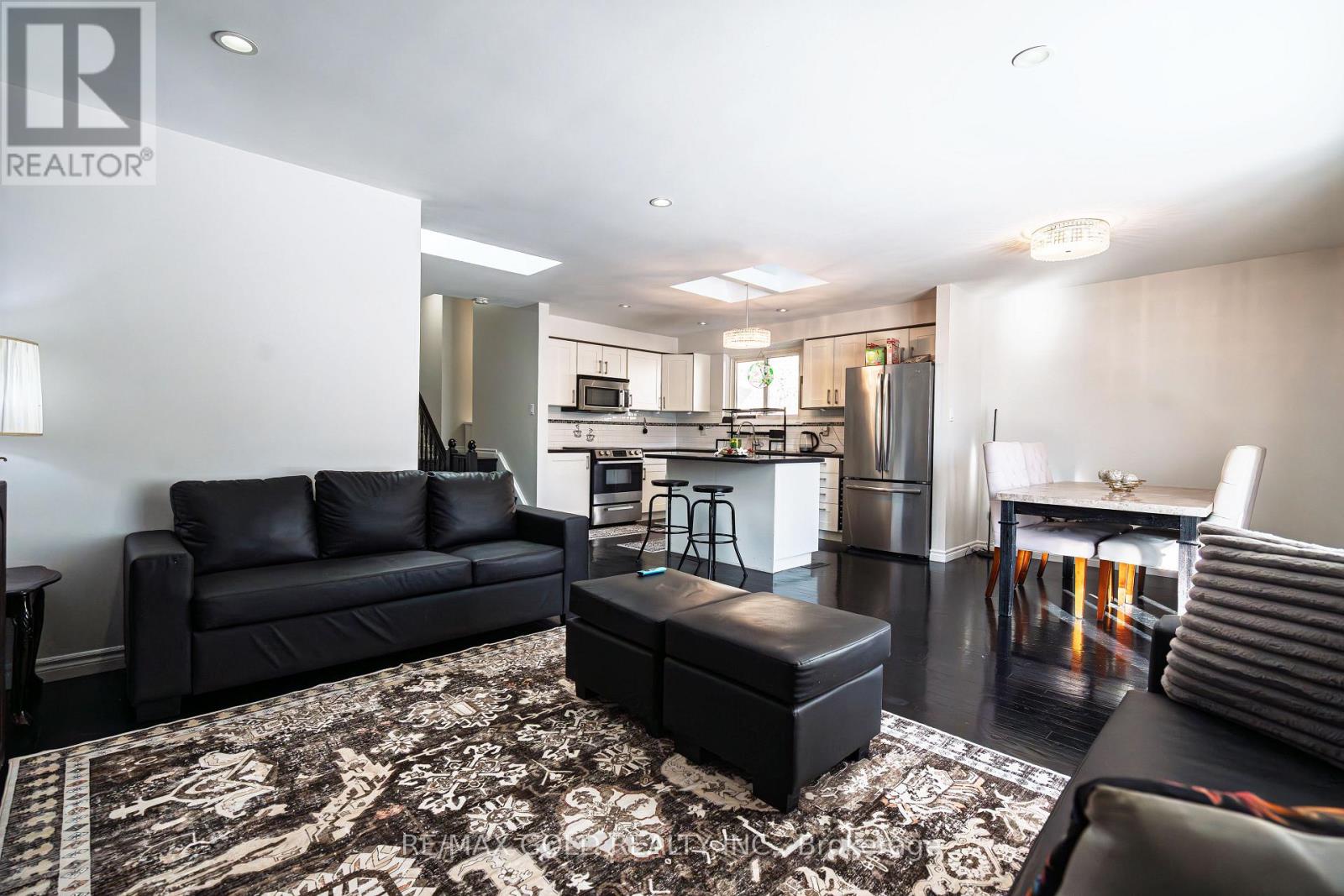 46 Elgin Drive, Brampton, Ontario  L6Y 1A8 - Photo 4 - W13075636