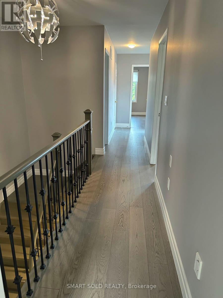 407 Ravineview Way, Oakville, Ontario  L6H 6S7 - Photo 10 - W13075652