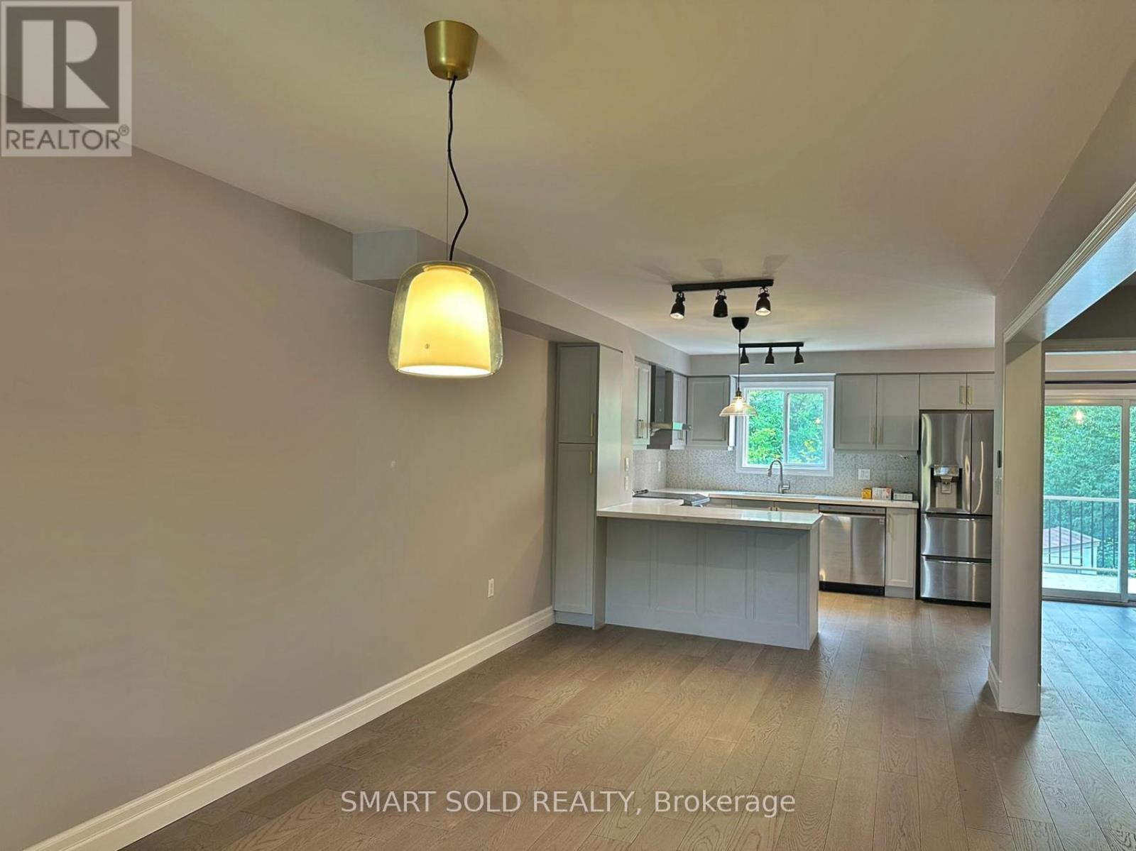 407 Ravineview Way, Oakville, Ontario  L6H 6S7 - Photo 2 - W13075652