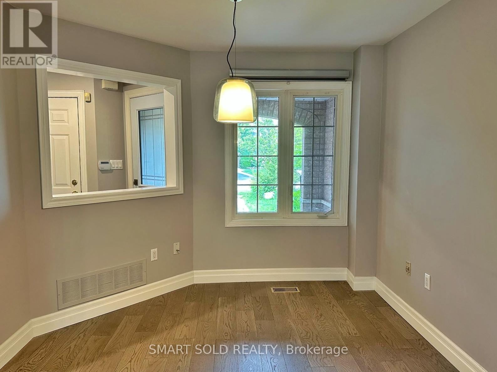 407 Ravineview Way, Oakville, Ontario  L6H 6S7 - Photo 6 - W13075652